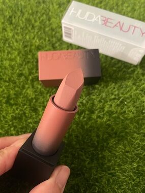 🆕 Huda Beauty Power Bullet Matte Lipstick in Joyride